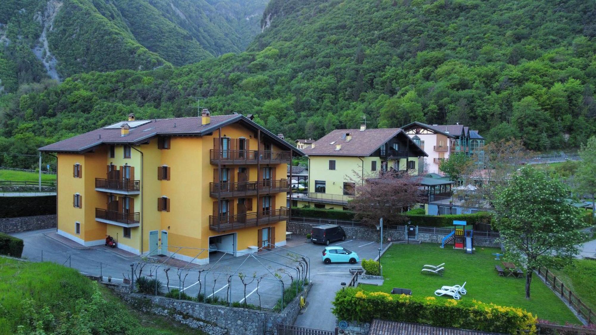 Residenza Arcobaleno Aparthotel Tenno Exterior foto