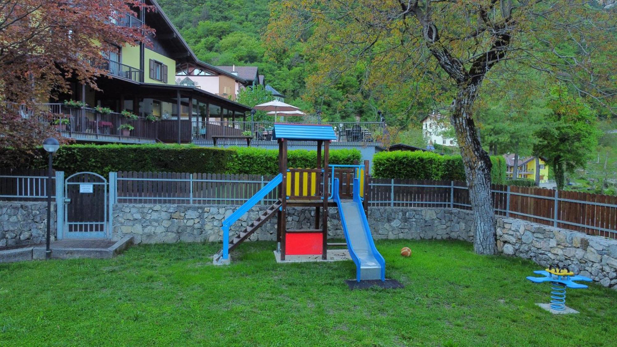 Residenza Arcobaleno Aparthotel Tenno Exterior foto
